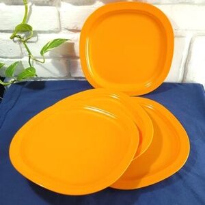 Tupperware Orange Microwaveable Plates Set of 4